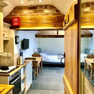 The Outhouse - Ground Floor Melbourne (Derbyshire)
